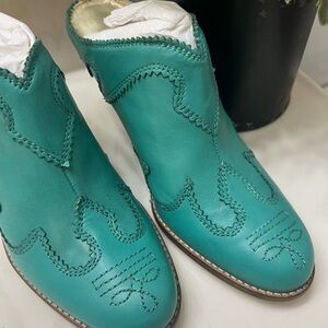 Jessica Simpson Teal Ankle Boots BRAND NEW 8B 38 ( fit like a 7 ) in my opinion